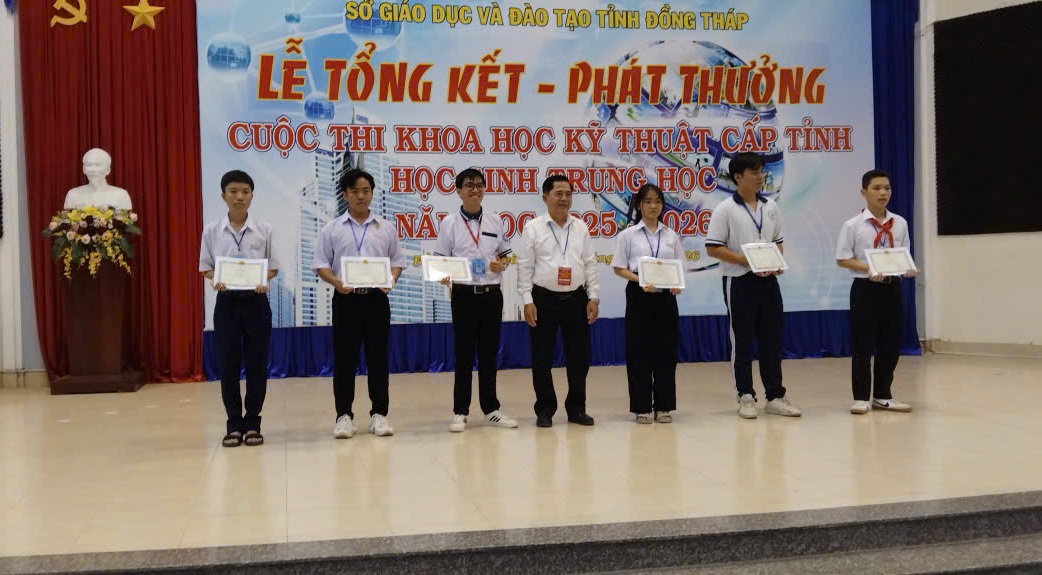 Ảnh Trao Giải Nhất KHKT Cấp Tỉnh Đồng Tháp 2026