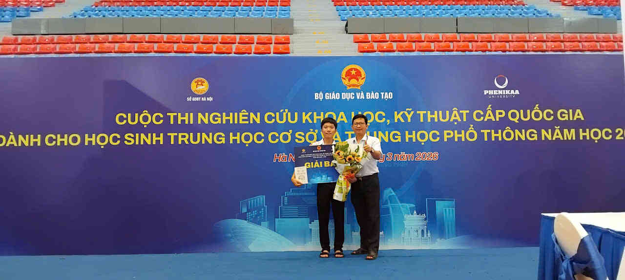Ảnh Thầy Và Trò Ở Cuộc Thi Cấp Quốc Gia Sau Buổi Tổng Kết